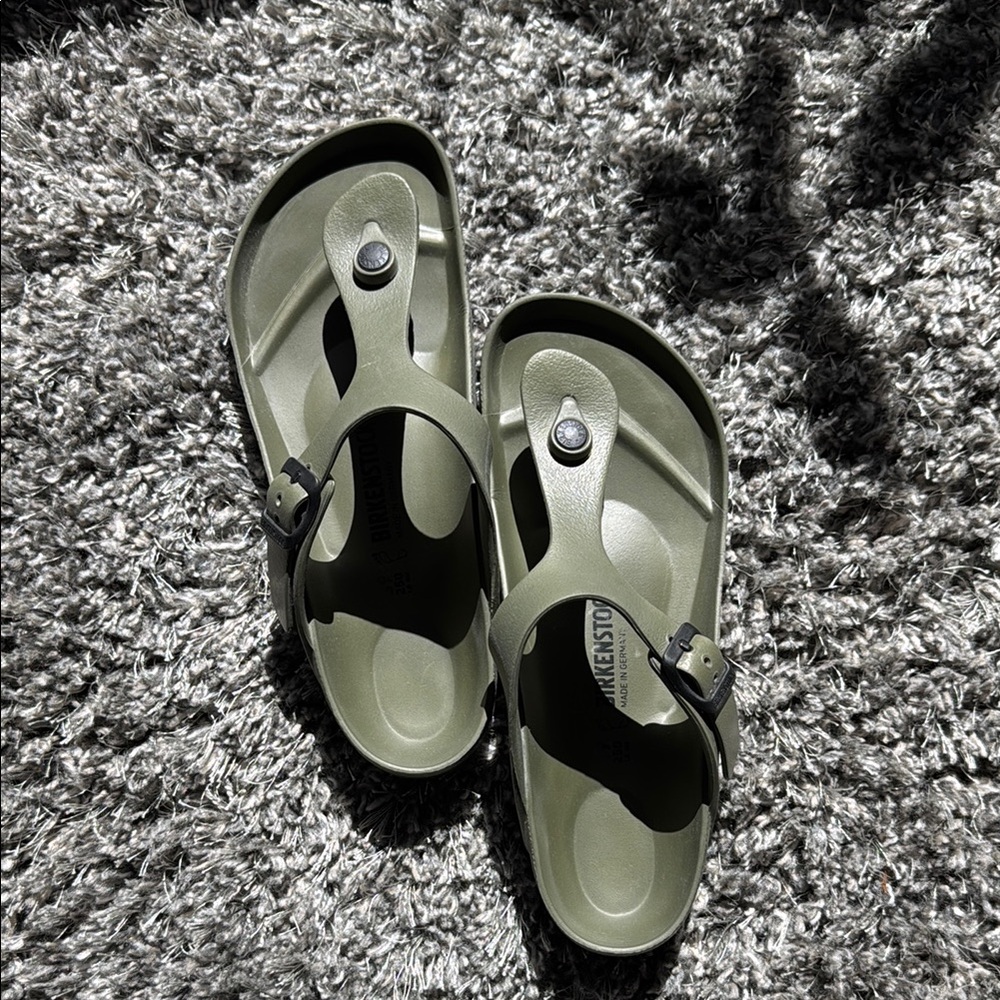 Birkenstock Gizeh Khaki Sandals